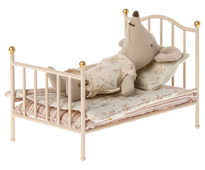 Vintage Bed, Mouse - Rose