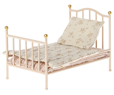 Vintage Bed, Mouse - Rose