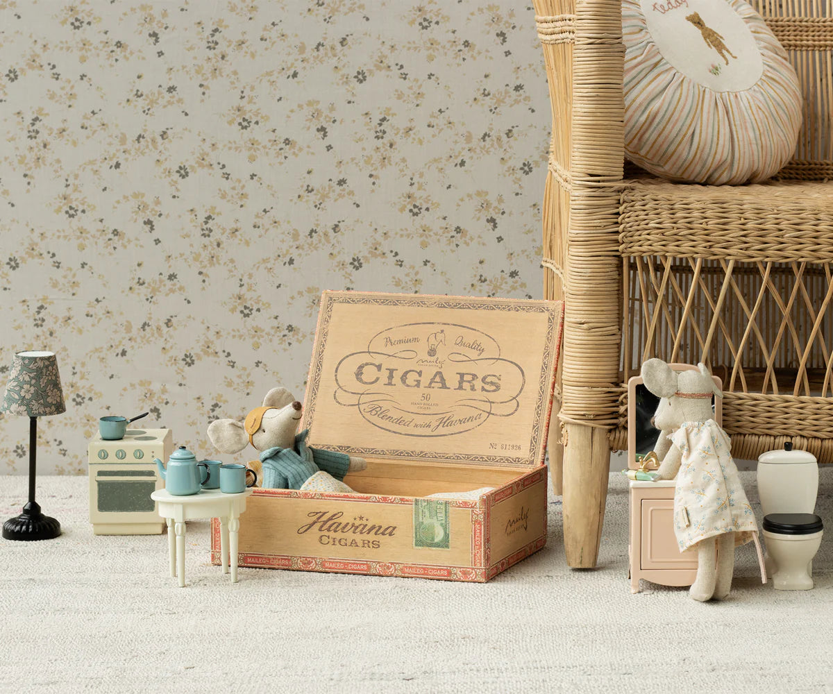 Mum & Dad Mice in Cigar Box