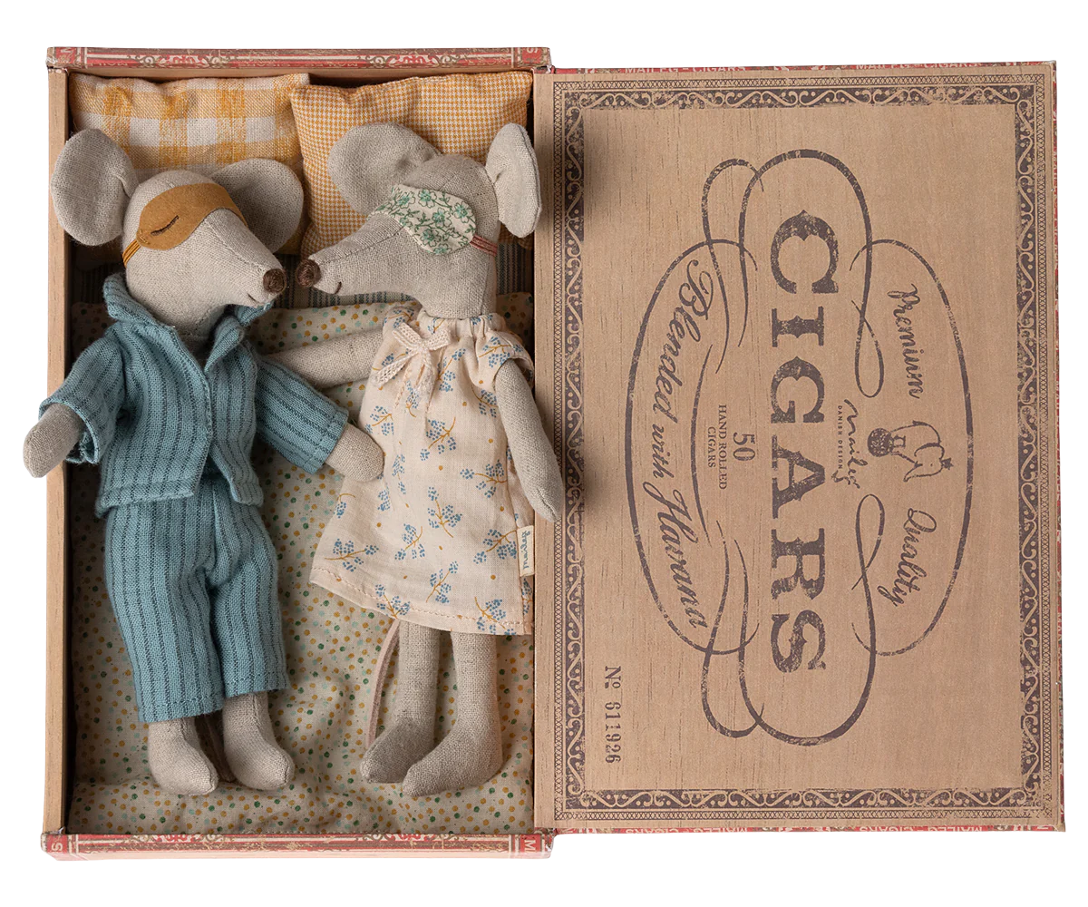 Mum & Dad Mice in Cigar Box