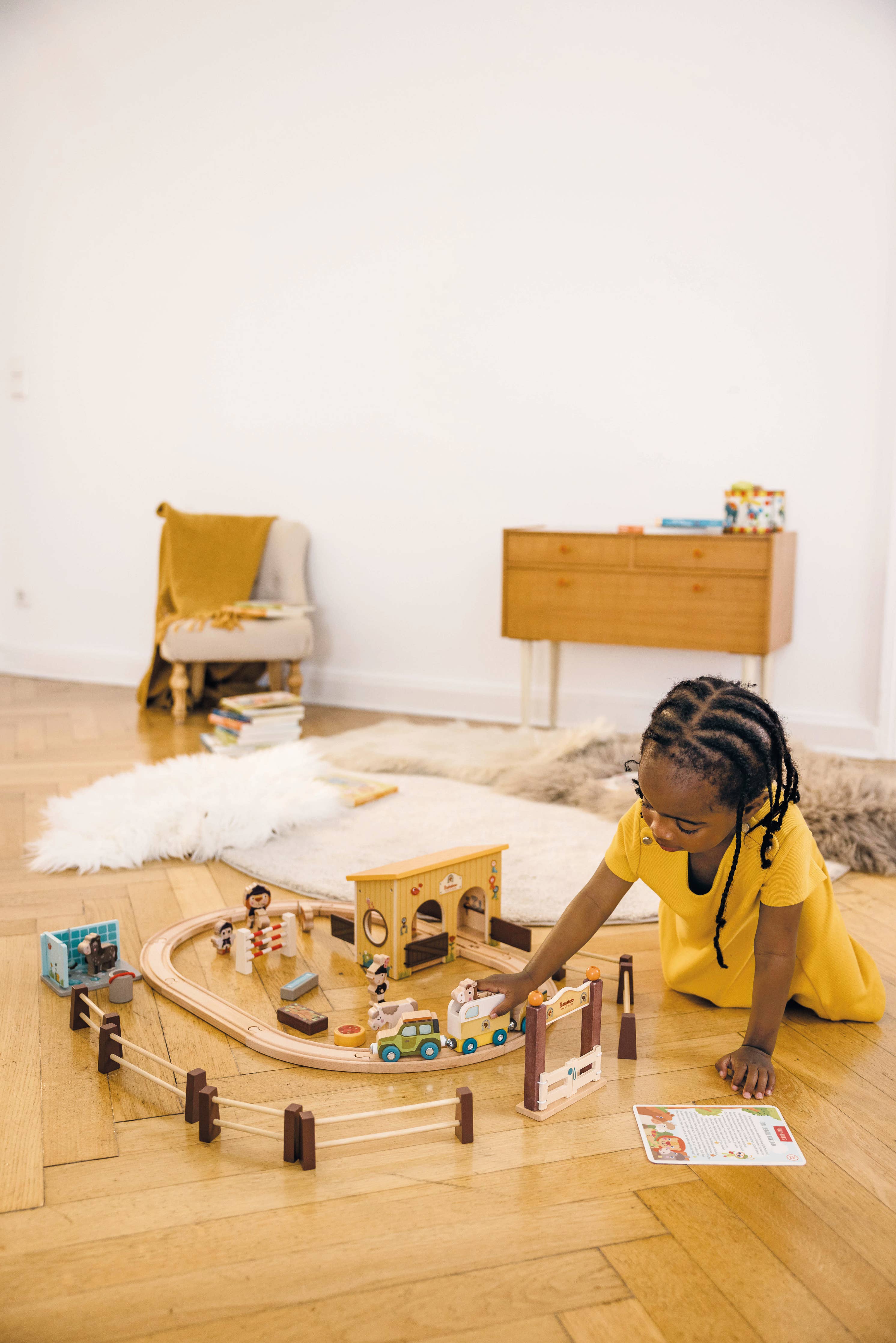 Horse Stable Play World with Wooden Train Tracks [24+ Mo]